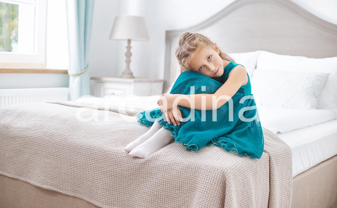 stockfresh_6559378_sad-young-girl-sitting-in-bedroom_sizeXL_84e148